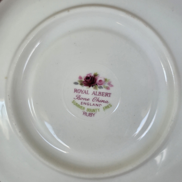 Royal Albert Ruby Vintage Gold and Pink Rose Teacup Set - Picture 4 of 5